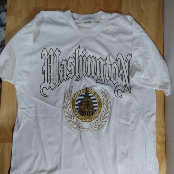 DS Vintage Washington D.C. Old English Font Spell Out T-Shirt - Picture 1 of 7